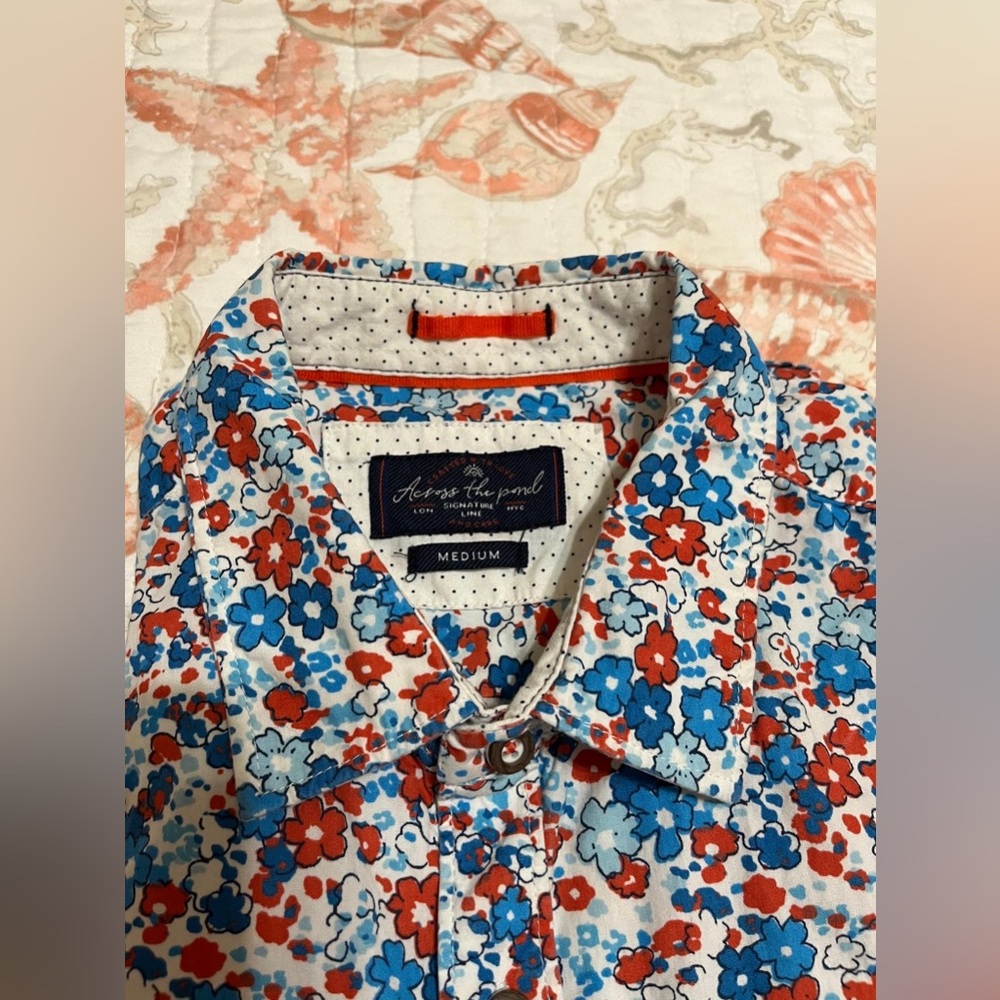(10) Across the Pond Blue and red floral short sleeve button up shirt - Picture 15 of 16